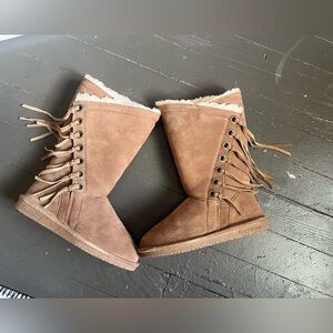 Bearpaw Kathy tan leather boots with tassels sherling size 8